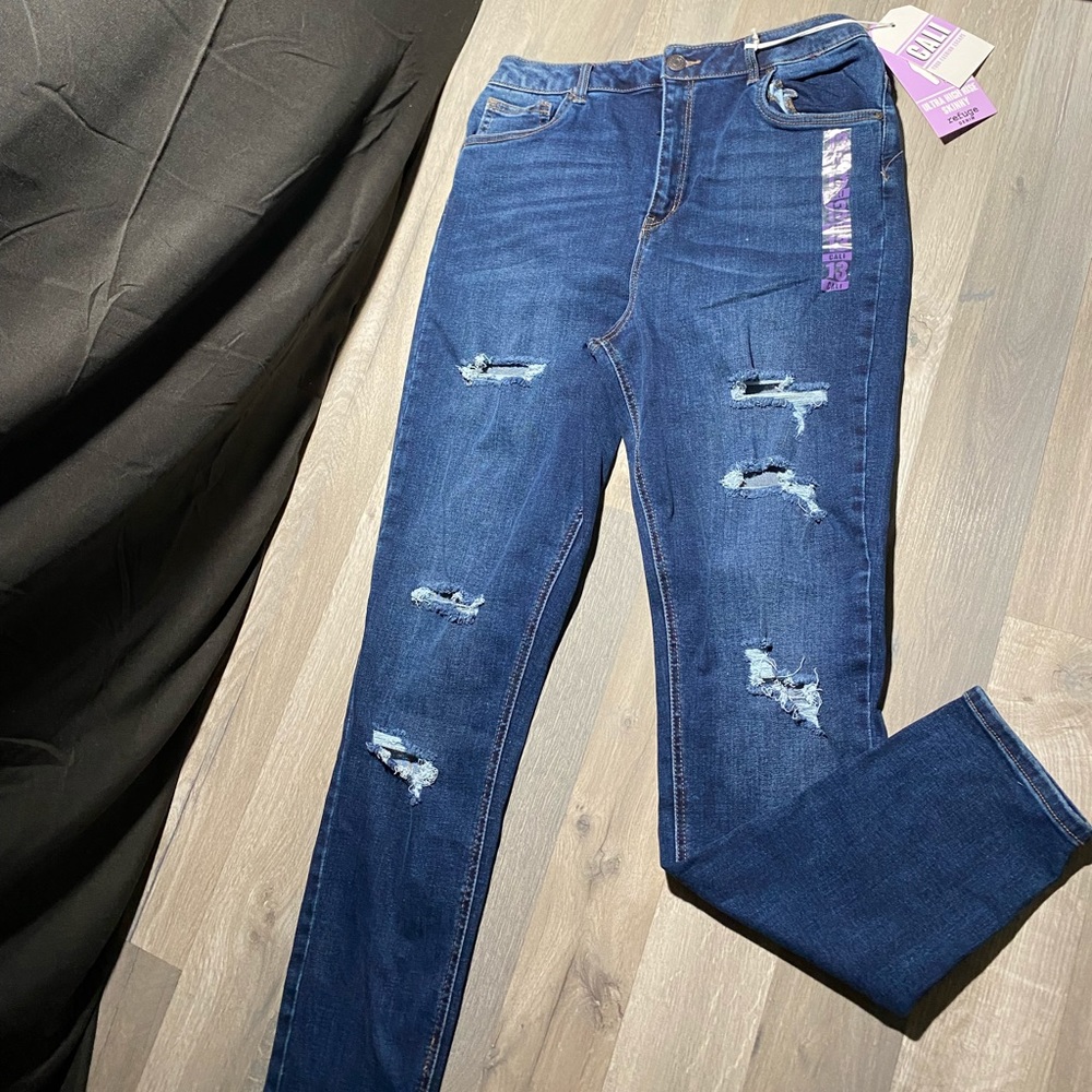 NWT Refuge “CALI” Jeans